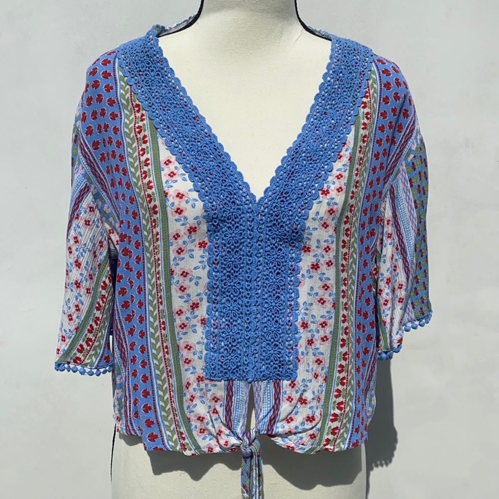 Flutter sleeve lightweight top